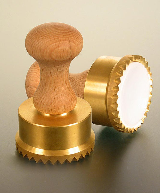 Emporte-pièce ravioli, bois/laiton, rond avec bord dentelé, 65mm, 1 pc